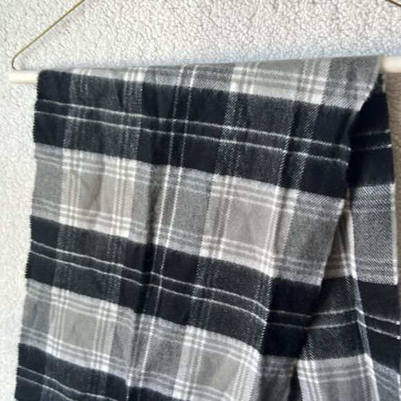 100% Cashmere Scarf Made in Scotland Black Gray Plaid Unisex - Picture 3 of 5